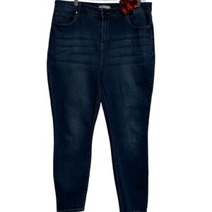 JustFab Blue Jeans 16W Blue Whiskering Mom Grandma EUC